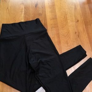 Shiny black high waisted leggings